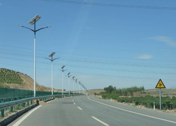 公路太陽能路燈