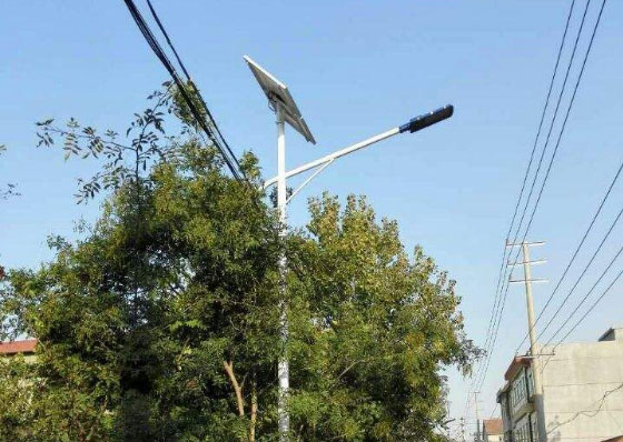 六米LED太陽能路燈